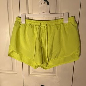 Old Navy Active shorts! Size M and used but in very good condition!